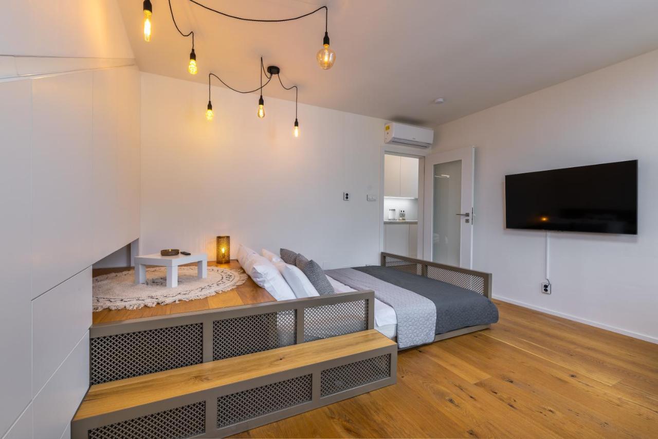 Luxurious, Charming Studio Perfect For Couples Praga Esterno foto